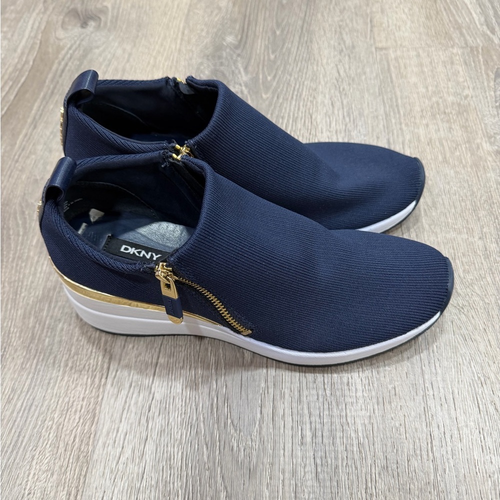 DKNY white/navy Women Shoes size 10